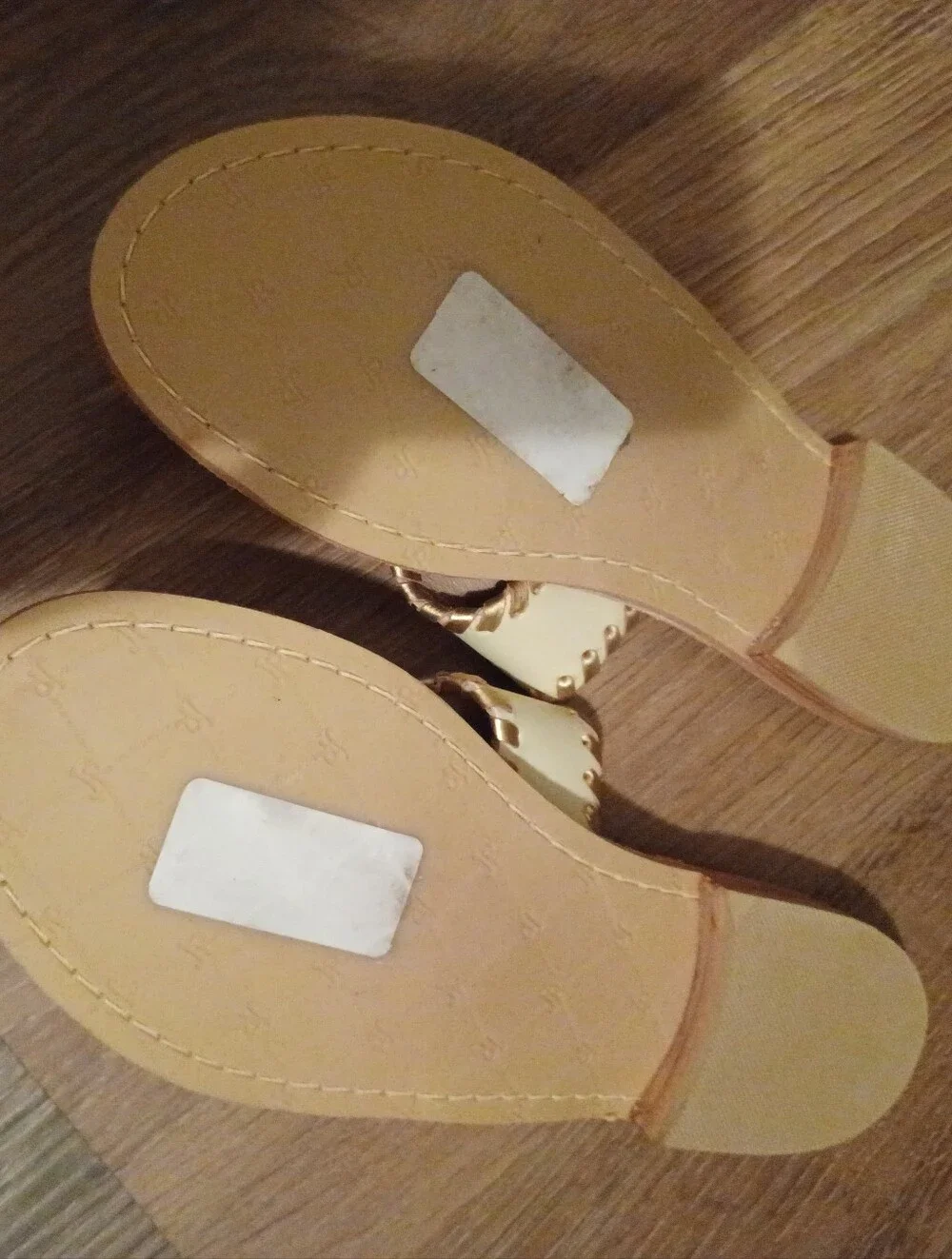 << Jack Rogers Ivory Leather Slides with Gold Pineapple Motif Size 6